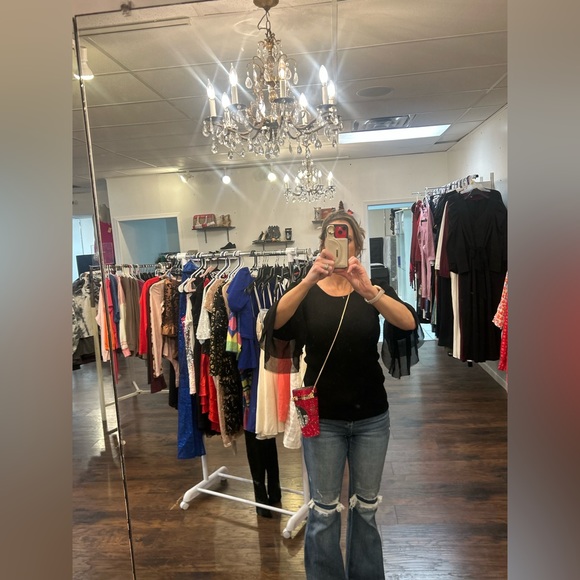 Please like this listing to be notified when I go live - Picture 3 of 6